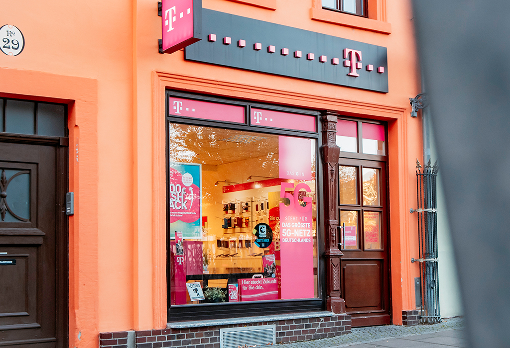 Shop Außenansicht. Welkona – Ihr Telekom Partner in Bernburg